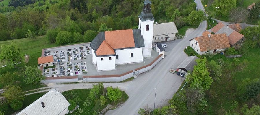 Kako veliko območje lahko Geavisov letalnik aerofotografira v enem poletu?